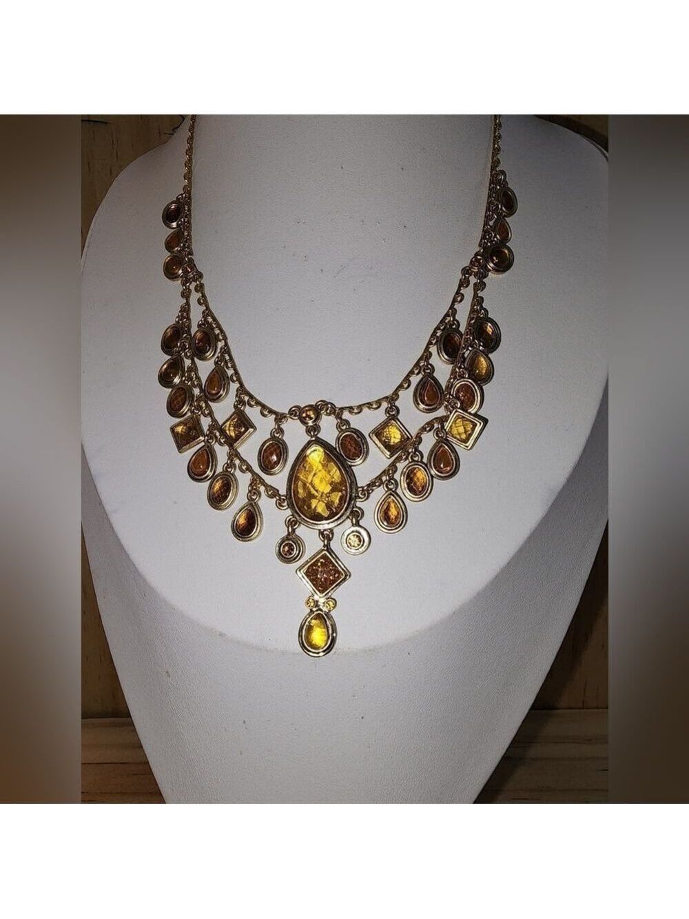 Vida Jewels Vintage Goldtone Yellow Teardrop Jewel Necklace 16"+2"